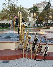 http://upload.wikimedia.org/wikipedia/commons/thumb/6/66/JayCEastonSaxFamily.jpg/180px-JayCEastonSaxFamily.jpg